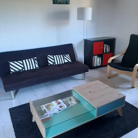 Avec Grand Jardin Et Parking, Apartment