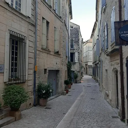 Avec Grand Jardin Et Parking, * Uzes