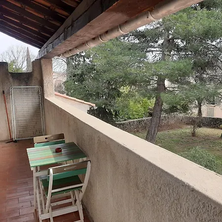 Apartment Avec Grand Jardin Et Parking,