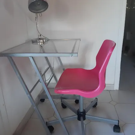 Apartment Avec Grand Jardin Et Parking,