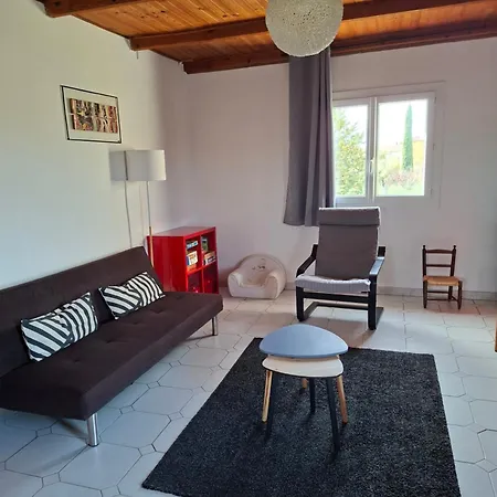 Avec Grand Jardin Et Parking, Uzès