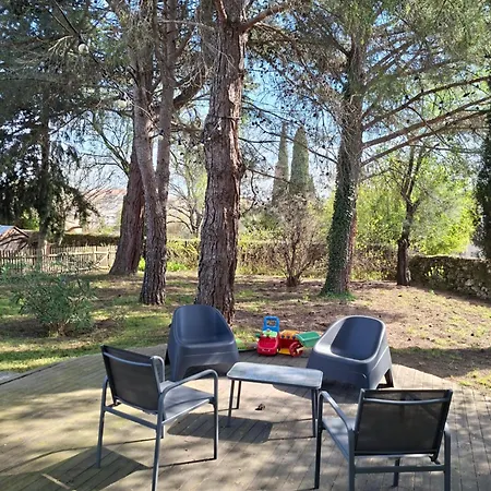Avec Grand Jardin Et Parking, Uzes