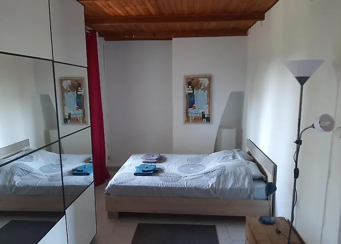 Avec Grand Jardin Et Parking, Uzès