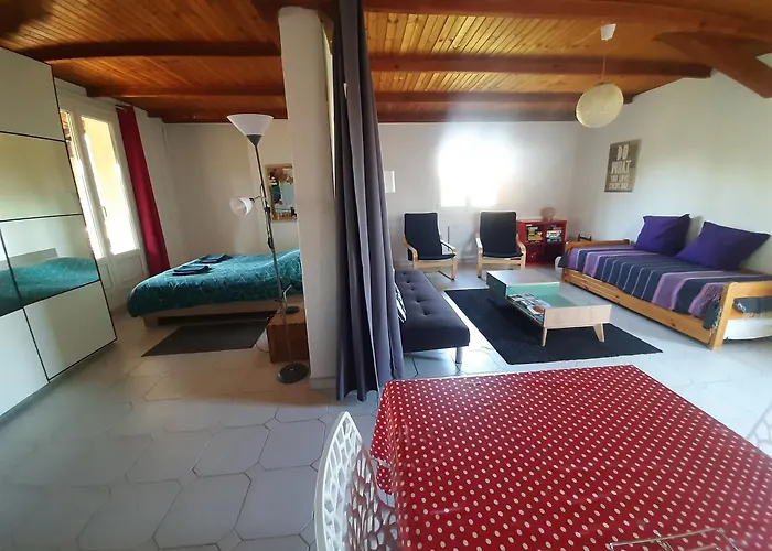 Διαμέρισμα Avec Grand Jardin Et Parking,