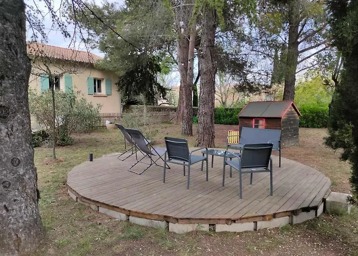 Διαμέρισμα Avec Grand Jardin Et Parking, *